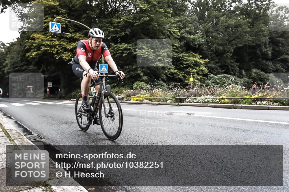 13.09.2026 - Stadtparktriathlon H.Heesch http://msf.ph/oto/10382251 13.09.2026 11:06:48 Radfahren 443, 490, 550, 641 meine-sportfotos.de