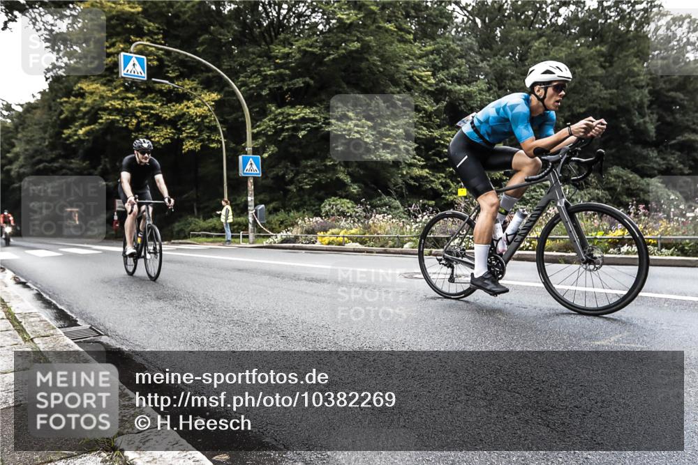 13.09.2026 - Stadtparktriathlon H.Heesch http://msf.ph/oto/10382269 13.09.2026 11:07:15 Radfahren 599, 646, 677 meine-sportfotos.de