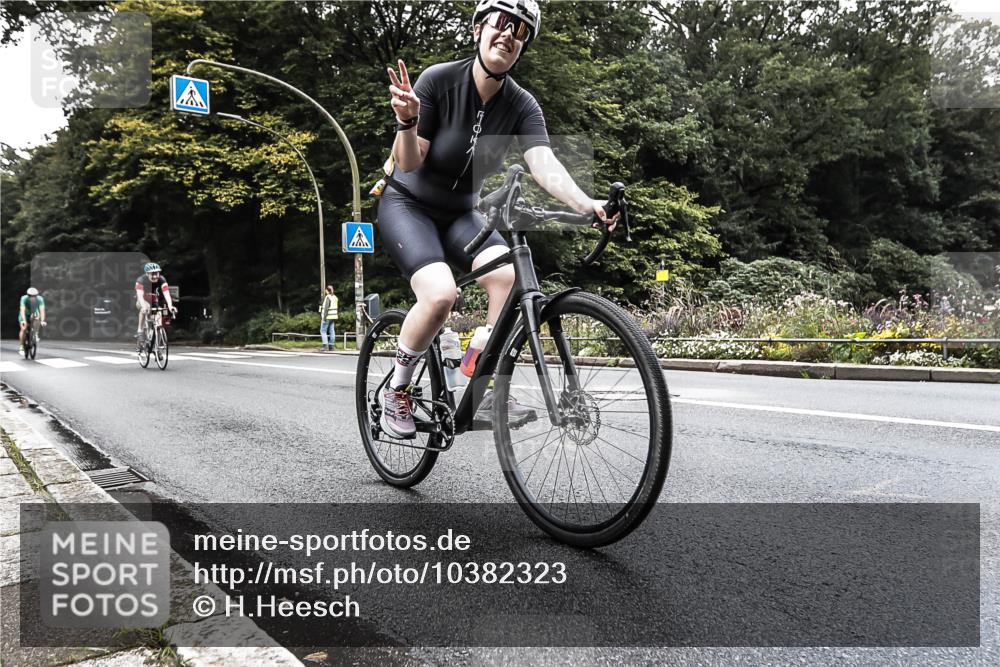 13.09.2026 - Stadtparktriathlon H.Heesch http://msf.ph/oto/10382323 13.09.2026 11:07:36 Radfahren 382, 543, 568 meine-sportfotos.de