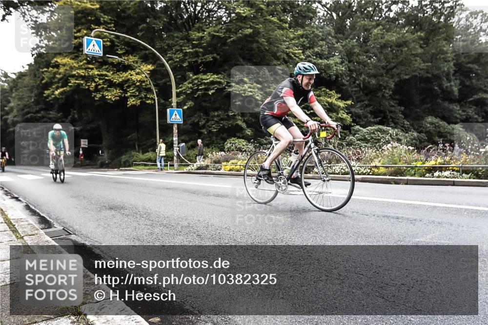 13.09.2026 - Stadtparktriathlon H.Heesch http://msf.ph/oto/10382325 13.09.2026 11:07:37 Radfahren 382, 543, 568, 583 meine-sportfotos.de