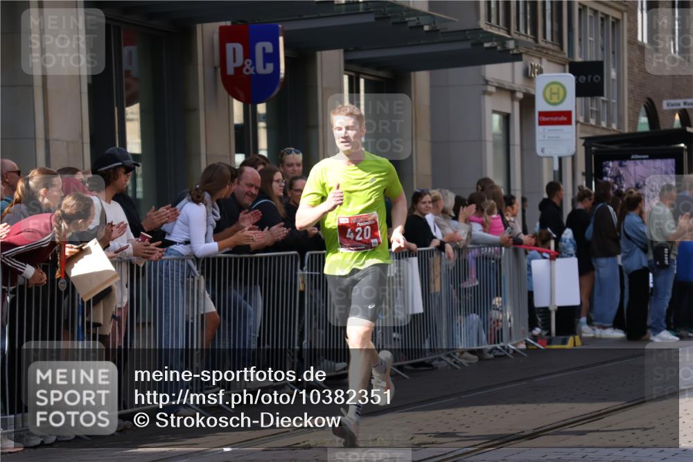 13.09.2026 - 21. swb-Marathon Bremen Strokosch-Dieckow http://msf.ph/oto/10382351 13.09.2026 12:47:40 Ziel 358, 447, 875, 420, 991, 1161, 1783 meine-sportfotos.de