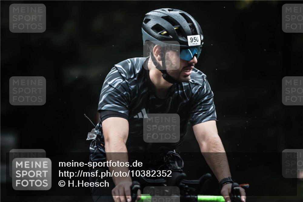 13.09.2026 - Stadtparktriathlon H.Heesch http://msf.ph/oto/10382352 13.09.2026 12:29:30 Radfahren 950, 960, 966, 1009, 1055, 1108, 1123, 1164 meine-sportfotos.de