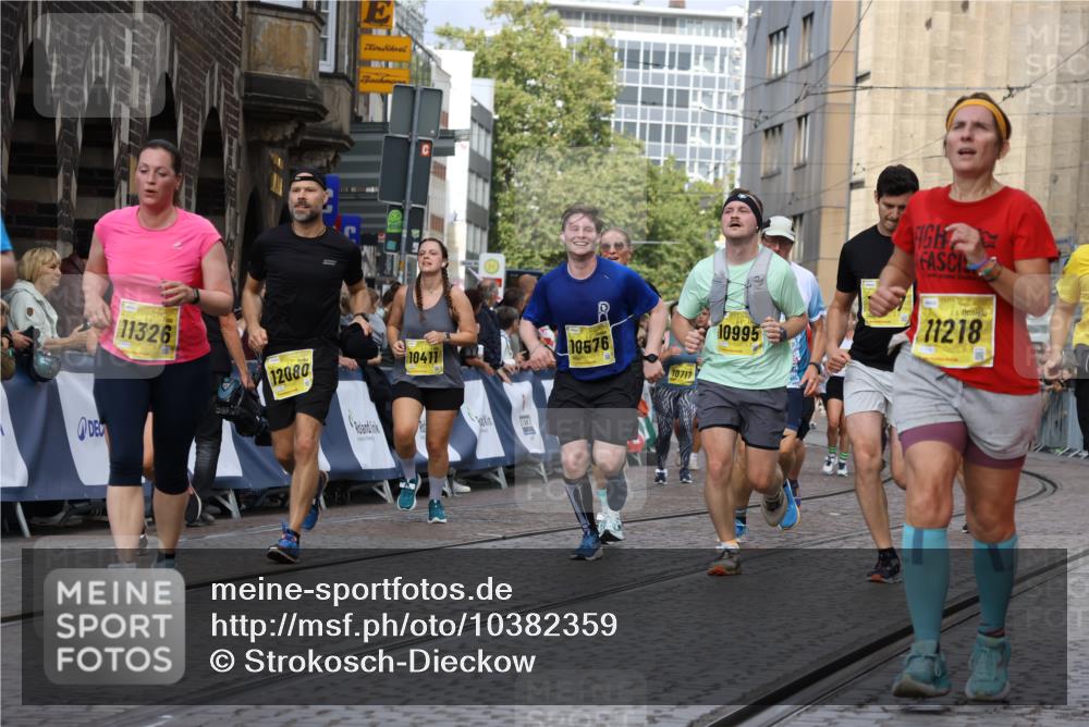 13.09.2026 - 21. swb-Marathon Bremen Strokosch-Dieckow http://msf.ph/oto/10382359 13.09.2026 11:05:20 Ziel 10315, 10370, 10465, 10718, 10729, 10741, 10800, 10850, 10855, 10856, 10975, 11105, 11133, 11272, 11281, 11395, 11518, 11584, 11722, 11757, 11900, 11939, 12002, 12064, 12099, 12235, 12335, 12420, 12522, 10186, 10432, 10717, 11146, 11314, 11334, 11387, 11394, 11521, 11571, 11572, 11724, 11892, 12055, 12251, 12273, 12330, 12362 meine-sportfotos.de