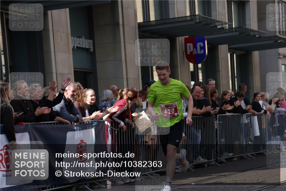 13.09.2026 - 21. swb-Marathon Bremen Strokosch-Dieckow http://msf.ph/oto/10382363 13.09.2026 12:47:40 Ziel 358, 447, 875, 420, 991, 1161, 1783 meine-sportfotos.de