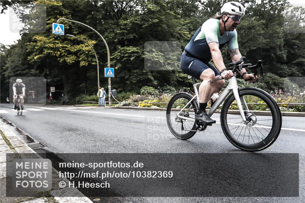 13.09.2026 - Stadtparktriathlon H.Heesch http://msf.ph/oto/10382369 13.09.2026 11:08:13 Radfahren 566, 573, 592 meine-sportfotos.de
