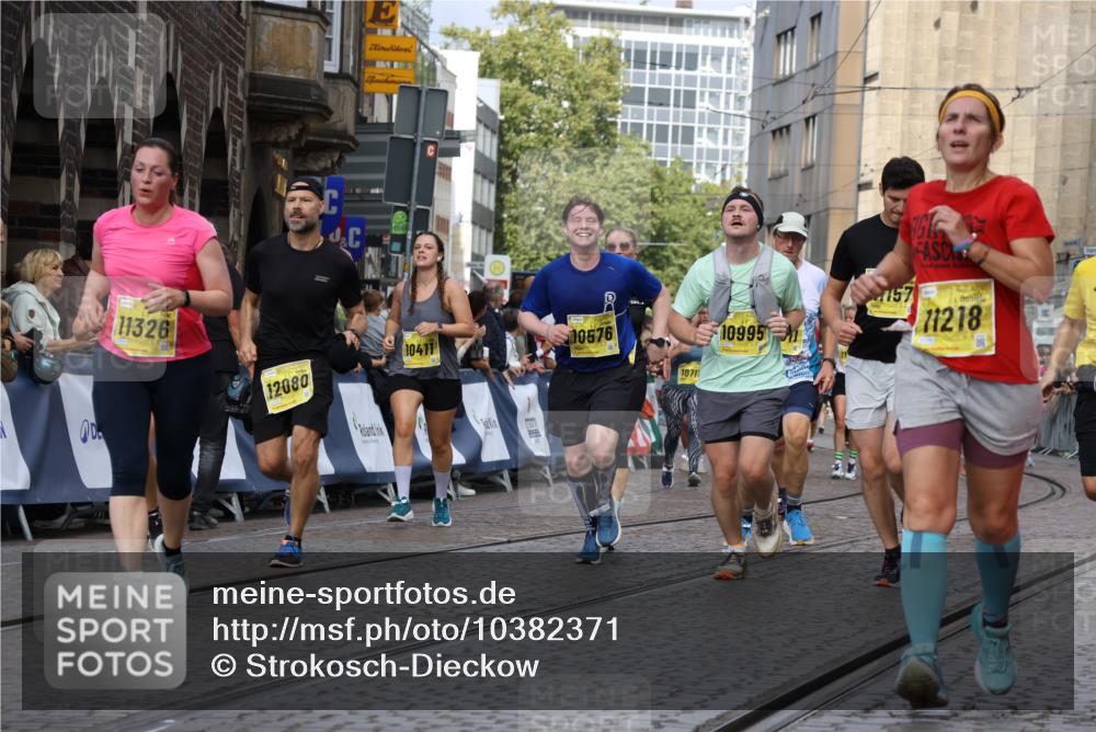 13.09.2026 - 21. swb-Marathon Bremen Strokosch-Dieckow http://msf.ph/oto/10382371 13.09.2026 11:05:20 Ziel 10315, 10370, 10465, 10718, 10729, 10741, 10800, 10850, 10855, 10856, 10975, 11105, 11133, 11272, 11281, 11395, 11518, 11584, 11722, 11757, 11900, 11939, 12002, 12064, 12099, 12235, 12335, 12420, 12522, 10186, 10432, 10717, 11146, 11314, 11334, 11387, 11394, 11521, 11571, 11572, 11724, 11892, 12055, 12251, 12273, 12330, 12362 meine-sportfotos.de