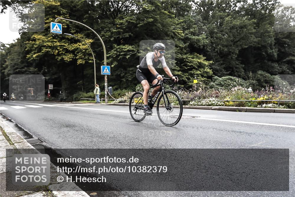 13.09.2026 - Stadtparktriathlon H.Heesch http://msf.ph/oto/10382379 13.09.2026 11:08:14 Radfahren 566, 573, 592 meine-sportfotos.de