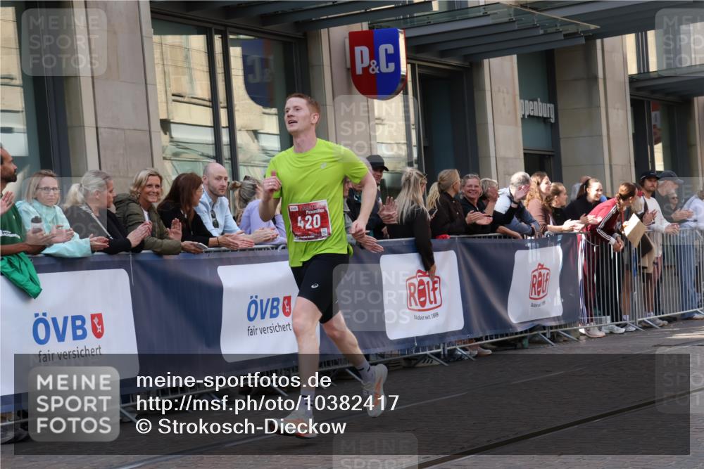 13.09.2026 - 21. swb-Marathon Bremen Strokosch-Dieckow http://msf.ph/oto/10382417 13.09.2026 12:47:42 Ziel 358, 447, 875, 420, 991, 1161, 1783 meine-sportfotos.de