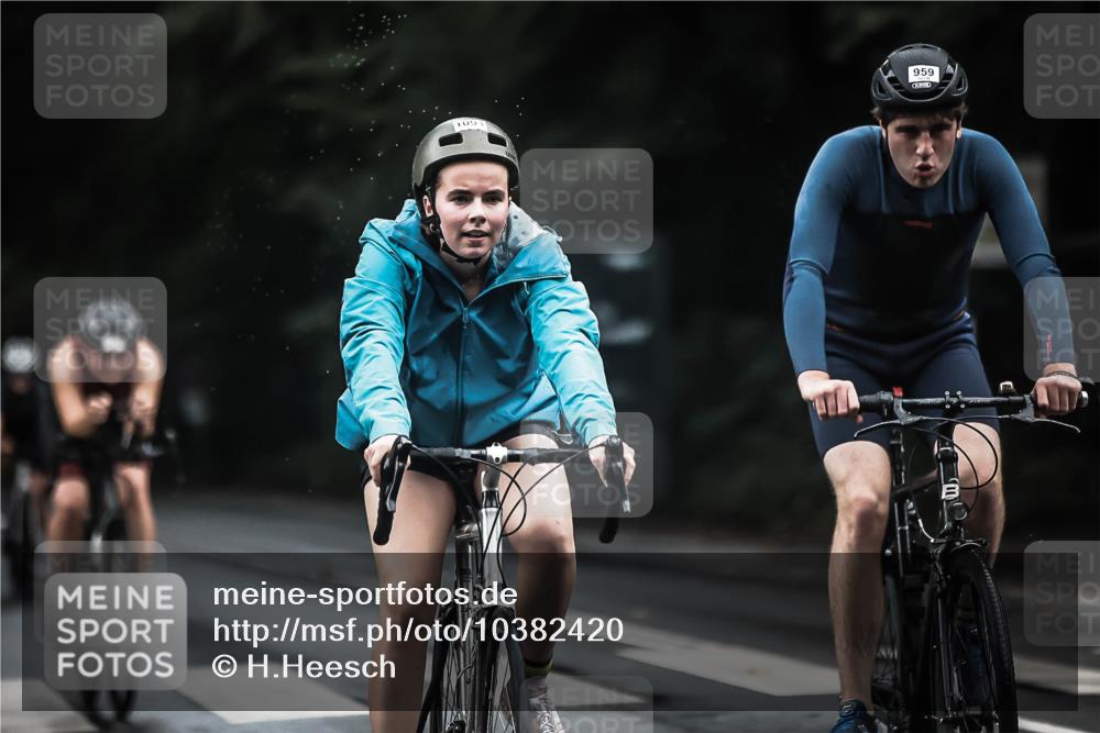 13.09.2026 - Stadtparktriathlon H.Heesch http://msf.ph/oto/10382420 13.09.2026 12:29:37 Radfahren 959, 966, 1009, 1055, 1091, 1101, 1121 meine-sportfotos.de
