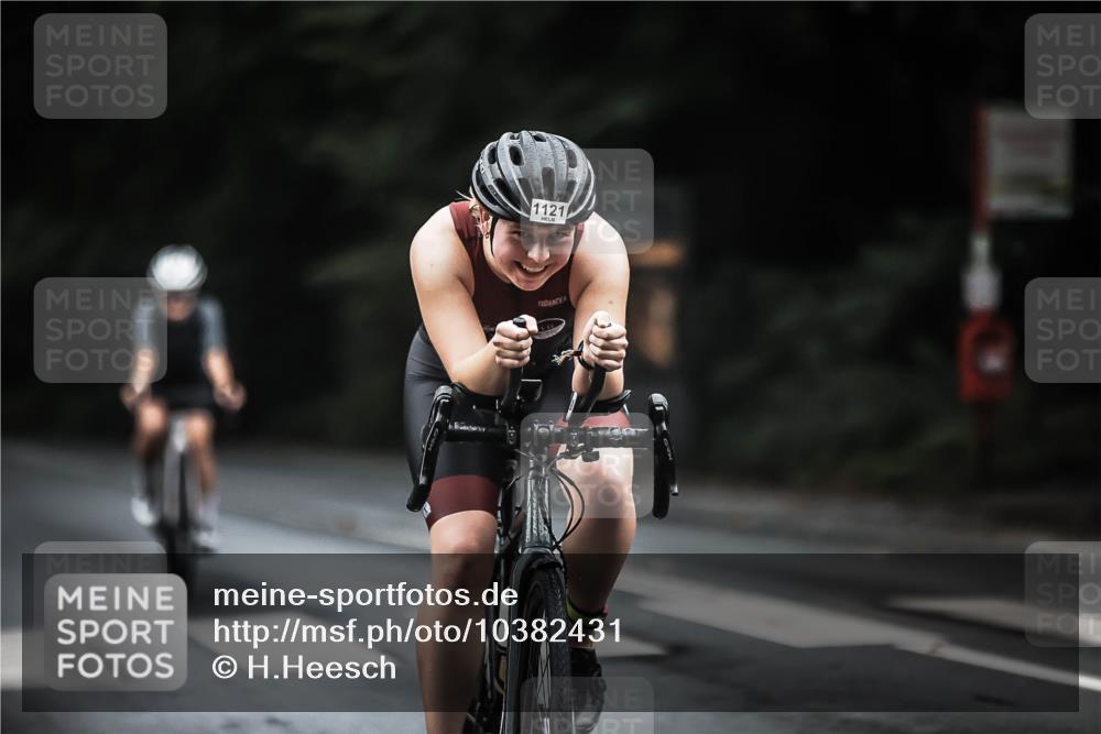 13.09.2026 - Stadtparktriathlon H.Heesch http://msf.ph/oto/10382431 13.09.2026 12:29:38 Radfahren 959, 966, 1009, 1055, 1091, 1101, 1121 meine-sportfotos.de