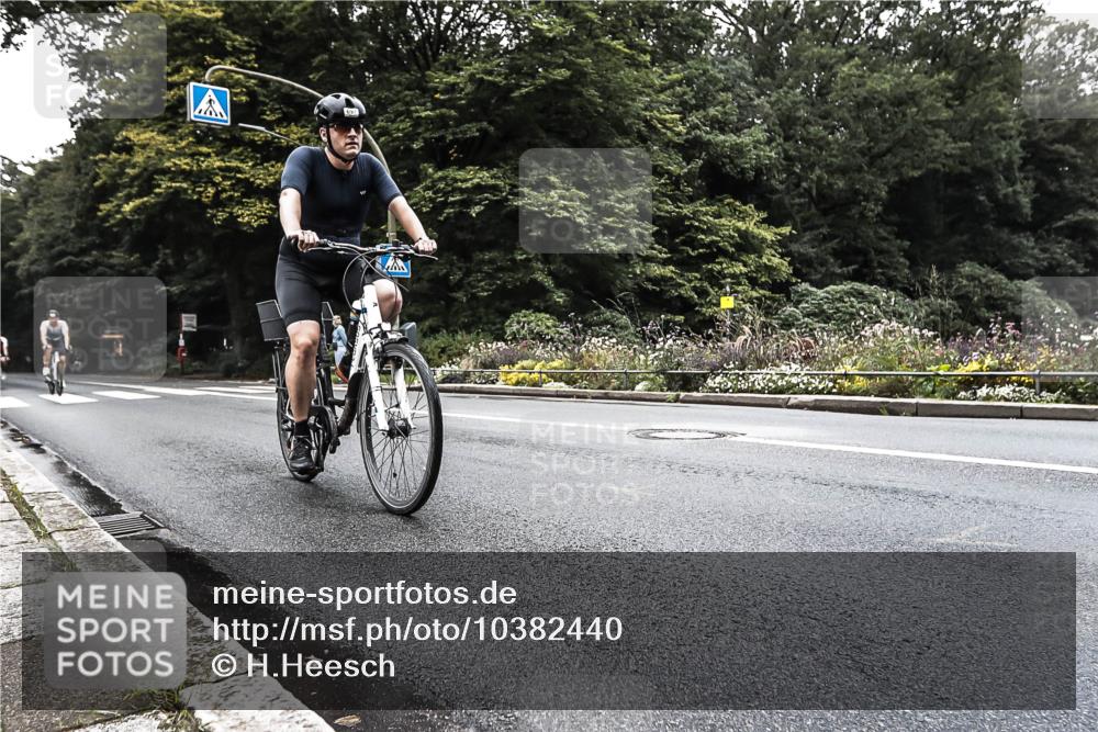 13.09.2026 - Stadtparktriathlon H.Heesch http://msf.ph/oto/10382440 13.09.2026 11:08:38 Radfahren 562, 601, 684, 697 meine-sportfotos.de