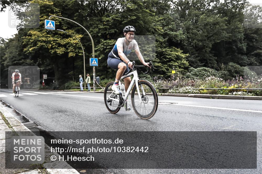 13.09.2026 - Stadtparktriathlon H.Heesch http://msf.ph/oto/10382442 13.09.2026 11:08:40 Radfahren 562, 601, 684, 697 meine-sportfotos.de