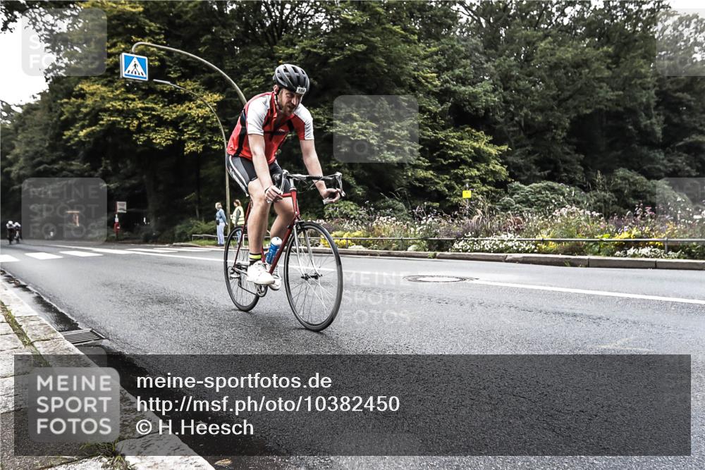 13.09.2026 - Stadtparktriathlon H.Heesch http://msf.ph/oto/10382450 13.09.2026 11:08:41 Radfahren 601, 684, 697 meine-sportfotos.de