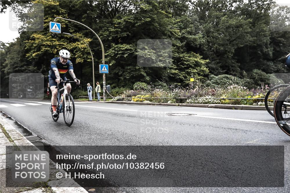 13.09.2026 - Stadtparktriathlon H.Heesch http://msf.ph/oto/10382456 13.09.2026 11:08:46 Radfahren 486, 581, 698 meine-sportfotos.de