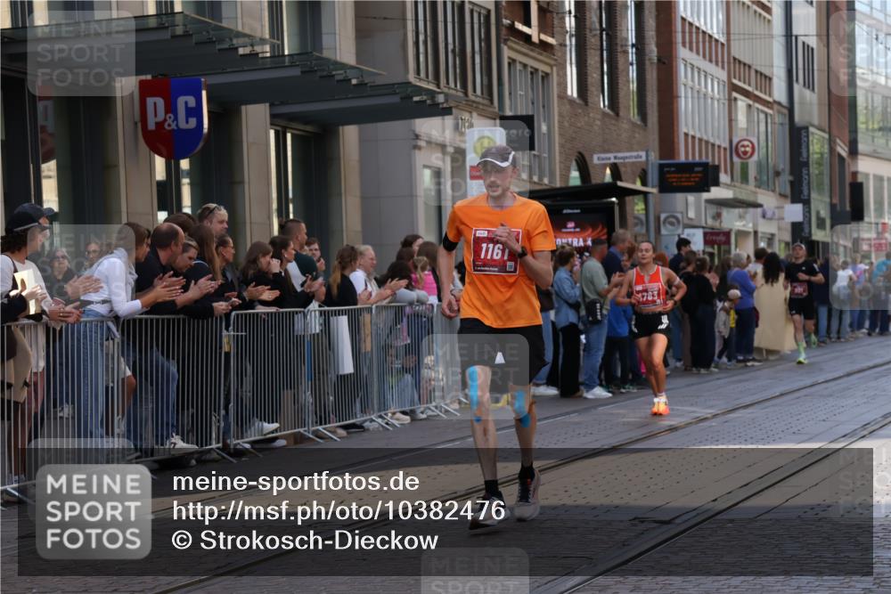 13.09.2026 - 21. swb-Marathon Bremen Strokosch-Dieckow http://msf.ph/oto/10382476 13.09.2026 12:47:49 Ziel 358, 447, 420, 875, 991, 1161, 1783 meine-sportfotos.de