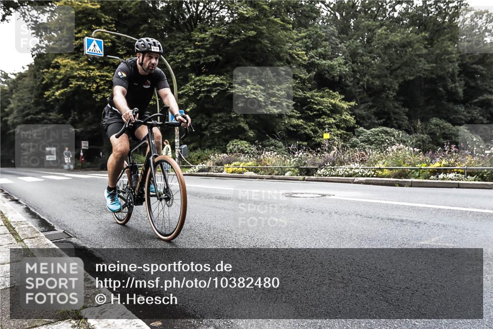 13.09.2026 - Stadtparktriathlon H.Heesch http://msf.ph/oto/10382480 13.09.2026 11:08:57 Radfahren 660, 676 meine-sportfotos.de
