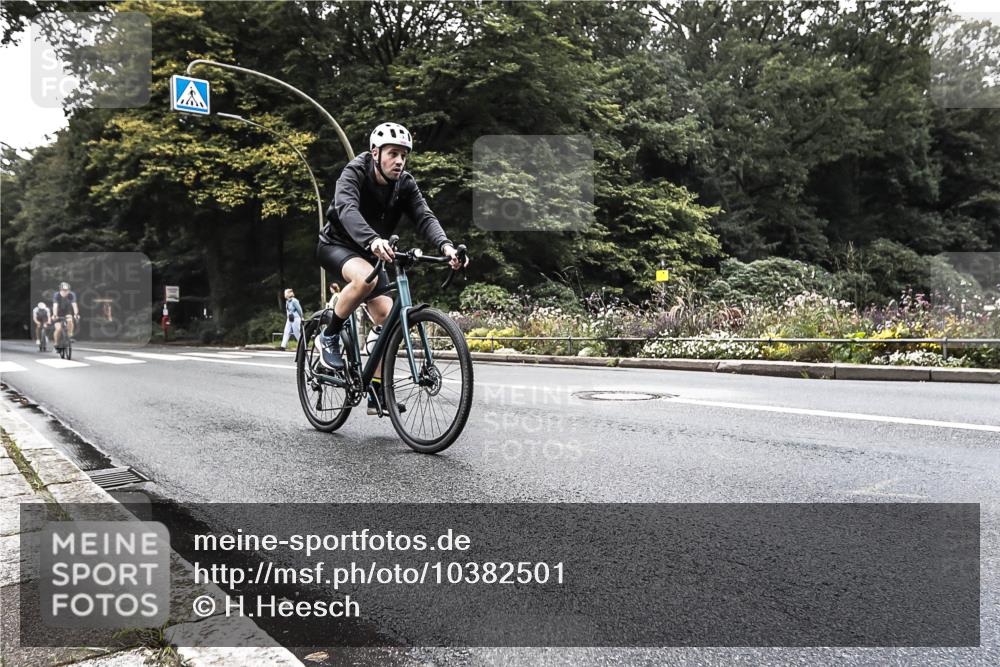 13.09.2026 - Stadtparktriathlon H.Heesch http://msf.ph/oto/10382501 13.09.2026 11:09:09 Radfahren 593, 625, 671 meine-sportfotos.de