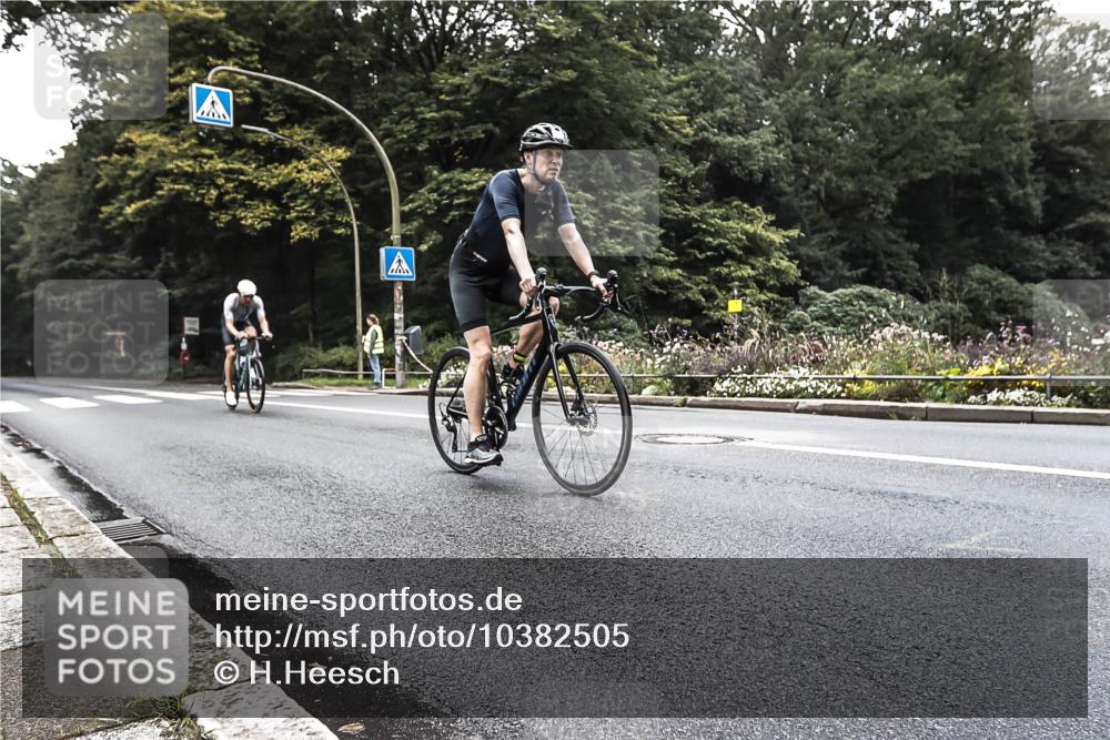 13.09.2026 - Stadtparktriathlon H.Heesch http://msf.ph/oto/10382505 13.09.2026 11:09:11 Radfahren 593, 625, 671 meine-sportfotos.de