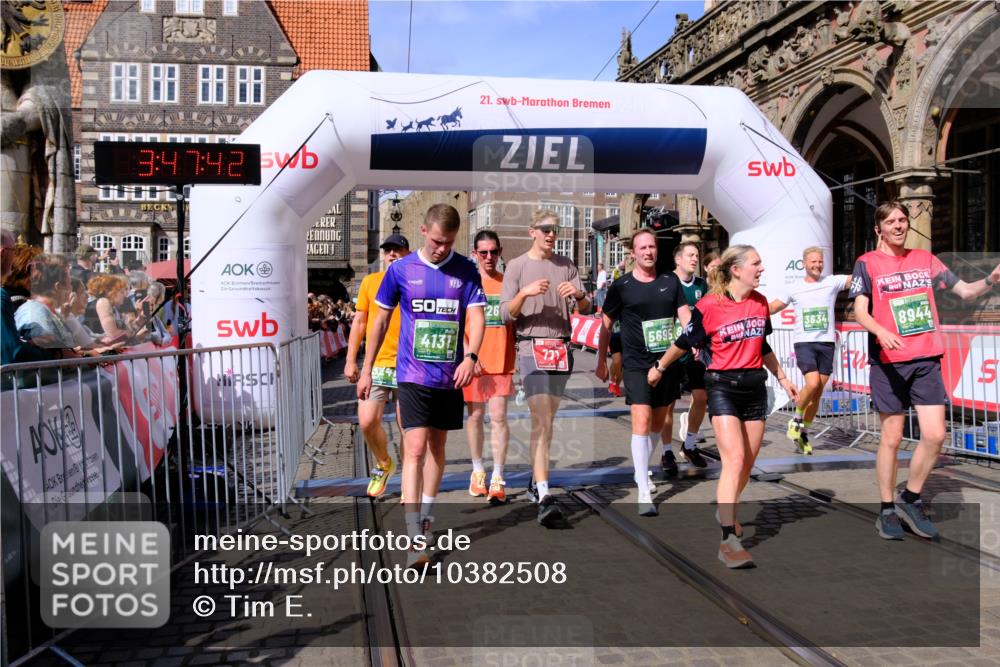 13.09.2026 - 21. swb-Marathon Bremen Tim E. http://msf.ph/oto/10382508 13.09.2026 13:18:31 Ziel 1146, 1419, 1872, 2260, 2671, 3241, 3458, 3514, 3634, 4131, 4733, 5292, 5460, 5695, 5948, 6152, 6448, 7491, 7954, 8094, 8943, 8944, 9134, 9609, 10065, 13150 meine-sportfotos.de