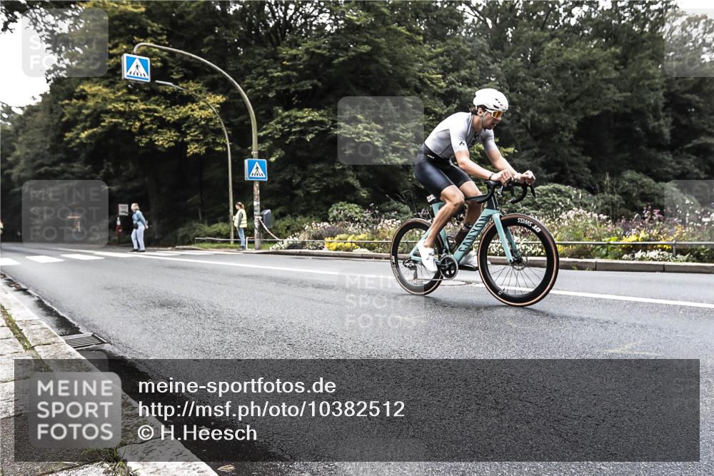 13.09.2026 - Stadtparktriathlon H.Heesch http://msf.ph/oto/10382512 13.09.2026 11:09:12 Radfahren 593, 625, 671 meine-sportfotos.de