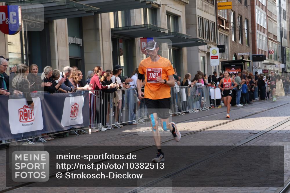 13.09.2026 - 21. swb-Marathon Bremen Strokosch-Dieckow http://msf.ph/oto/10382513 13.09.2026 12:47:50 Ziel 358, 447, 875, 991, 1161, 1783 meine-sportfotos.de