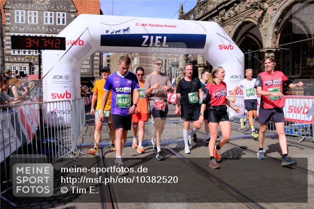 13.09.2026 - 21. swb-Marathon Bremen Tim E. http://msf.ph/oto/10382520 13.09.2026 13:18:31 Ziel 1146, 1419, 1872, 2260, 2671, 3241, 3458, 3514, 3634, 4131, 4733, 5292, 5460, 5695, 5948, 6152, 6448, 7491, 7954, 8094, 8943, 8944, 9134, 9609, 10065, 13150 meine-sportfotos.de