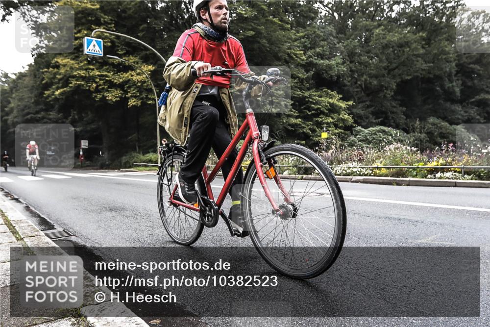 13.09.2026 - Stadtparktriathlon H.Heesch http://msf.ph/oto/10382523 13.09.2026 11:09:18 Radfahren 275, 497, 640 meine-sportfotos.de