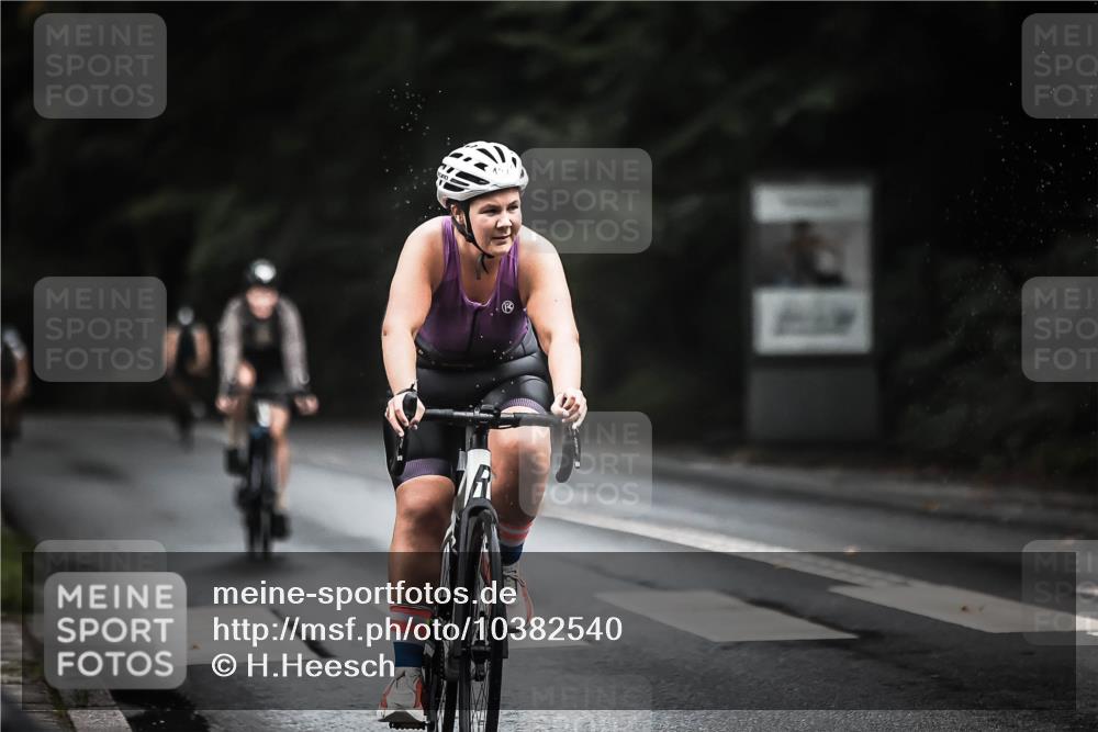 13.09.2026 - Stadtparktriathlon H.Heesch http://msf.ph/oto/10382540 13.09.2026 12:29:54 Radfahren 956, 971, 983, 1068, 1133, 1136, 1176, 1179 meine-sportfotos.de