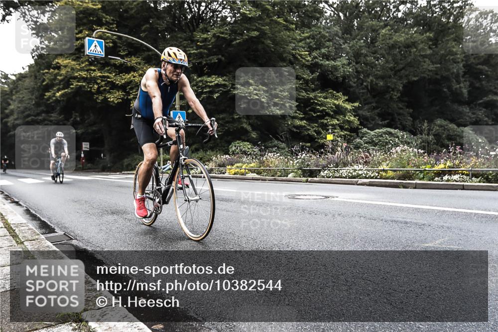 13.09.2026 - Stadtparktriathlon H.Heesch http://msf.ph/oto/10382544 13.09.2026 11:09:33 Radfahren 647, 657 meine-sportfotos.de