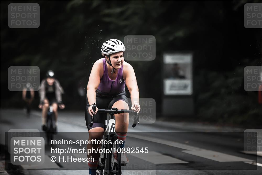 13.09.2026 - Stadtparktriathlon H.Heesch http://msf.ph/oto/10382545 13.09.2026 12:29:54 Radfahren 956, 971, 983, 1068, 1133, 1136, 1176, 1179 meine-sportfotos.de