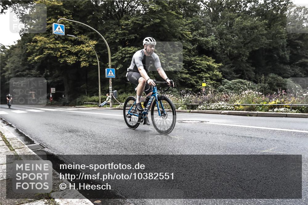 13.09.2026 - Stadtparktriathlon H.Heesch http://msf.ph/oto/10382551 13.09.2026 11:09:34 Radfahren 647, 657, 708 meine-sportfotos.de