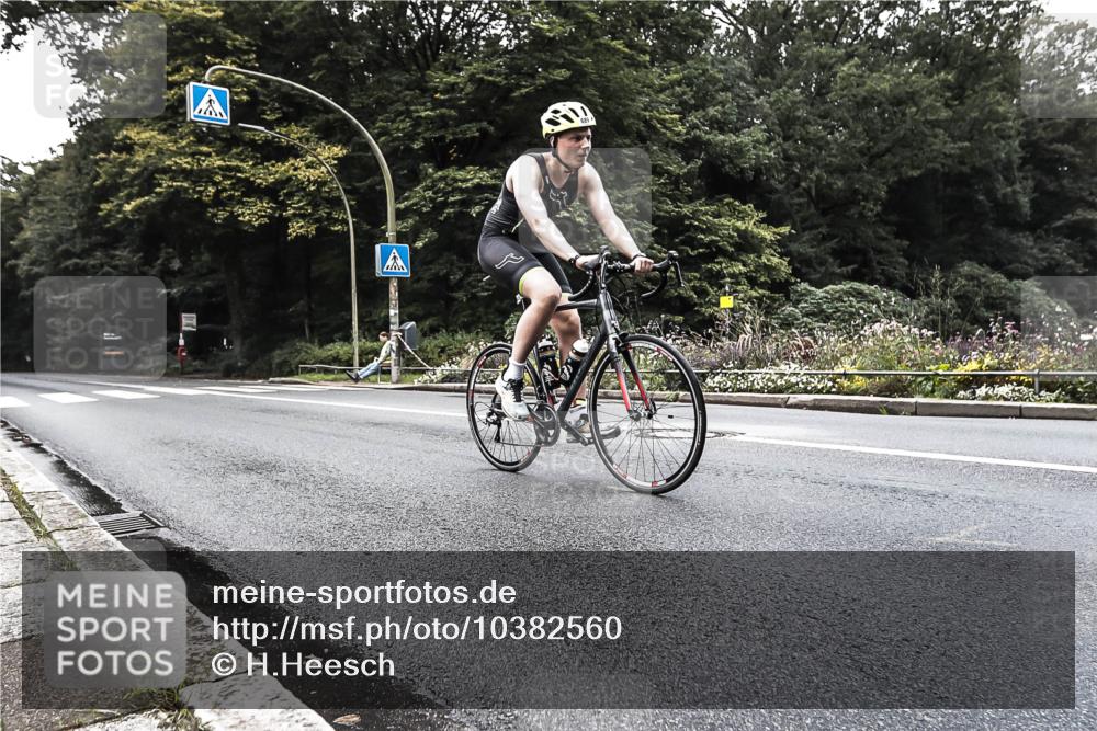 13.09.2026 - Stadtparktriathlon H.Heesch http://msf.ph/oto/10382560 13.09.2026 11:09:40 Radfahren 487, 708, 1798 meine-sportfotos.de