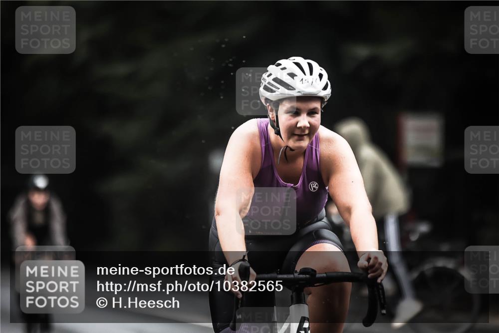 13.09.2026 - Stadtparktriathlon H.Heesch http://msf.ph/oto/10382565 13.09.2026 12:29:55 Radfahren 956, 971, 983, 1068, 1133, 1136, 1176 meine-sportfotos.de