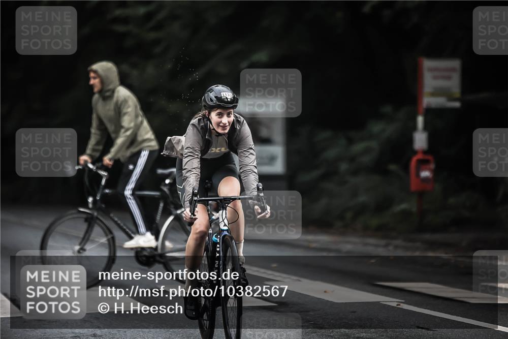 13.09.2026 - Stadtparktriathlon H.Heesch http://msf.ph/oto/10382567 13.09.2026 12:29:56 Radfahren 971, 983, 1068, 1133, 1136, 1154, 1176 meine-sportfotos.de