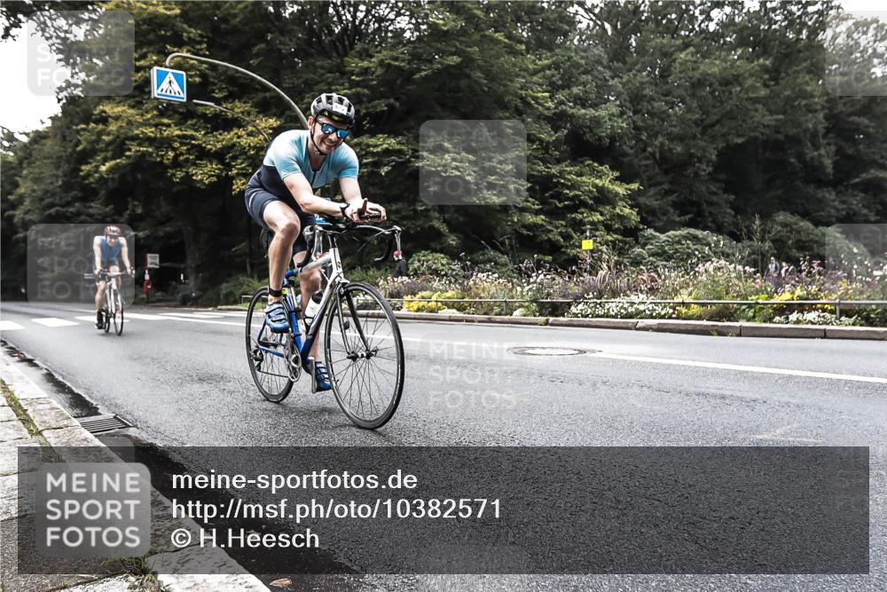 13.09.2026 - Stadtparktriathlon H.Heesch http://msf.ph/oto/10382571 13.09.2026 11:09:58 Radfahren 546, 637, 672 meine-sportfotos.de