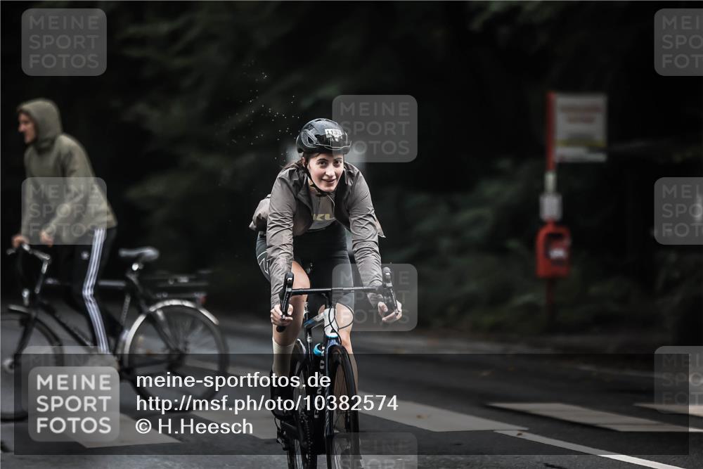 13.09.2026 - Stadtparktriathlon H.Heesch http://msf.ph/oto/10382574 13.09.2026 12:29:56 Radfahren 971, 983, 1068, 1133, 1136, 1154, 1176 meine-sportfotos.de
