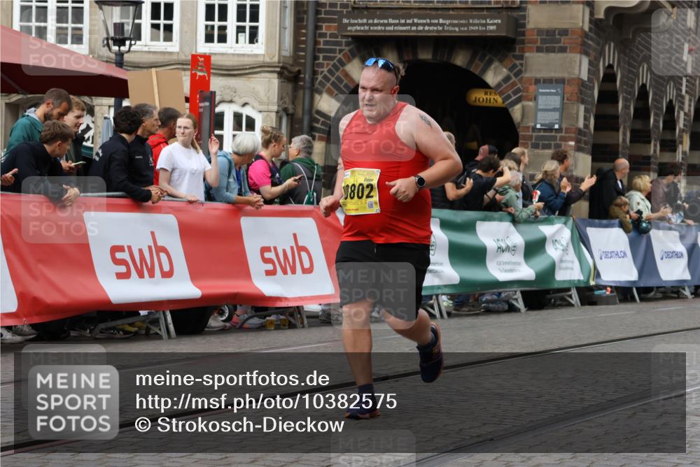 13.09.2026 - 21. swb-Marathon Bremen Strokosch-Dieckow http://msf.ph/oto/10382575 13.09.2026 11:05:28 Ziel 10370, 10411, 10465, 10576, 10697, 10718, 10800, 10802, 10850, 10975, 10995, 11102, 11105, 11157, 11218, 11281, 11326, 11584, 11616, 11722, 11900, 12002, 12011, 12064, 12079, 12080, 12099, 12235, 12335, 12522, 10238, 10259, 10260, 10457, 10864, 11314, 11387, 11520, 11521, 11724, 11791, 11892, 11947, 12156, 12273, 12330, 12362, 12501 meine-sportfotos.de