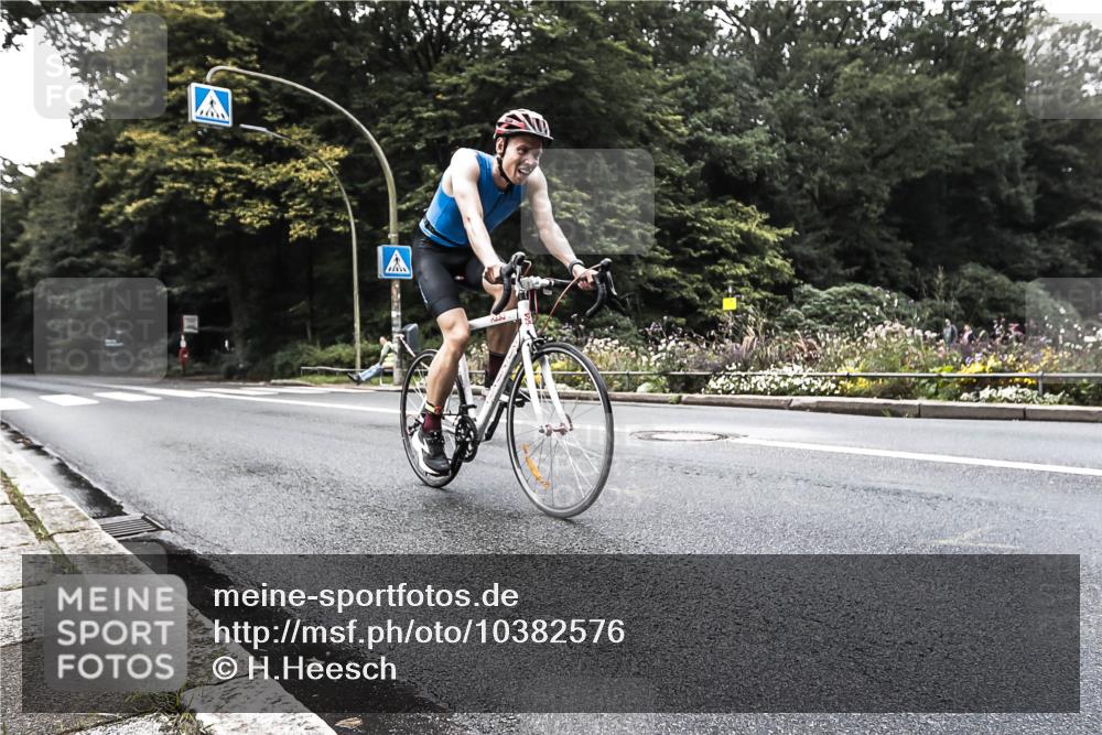 13.09.2026 - Stadtparktriathlon H.Heesch http://msf.ph/oto/10382576 13.09.2026 11:09:59 Radfahren 546, 637, 672 meine-sportfotos.de