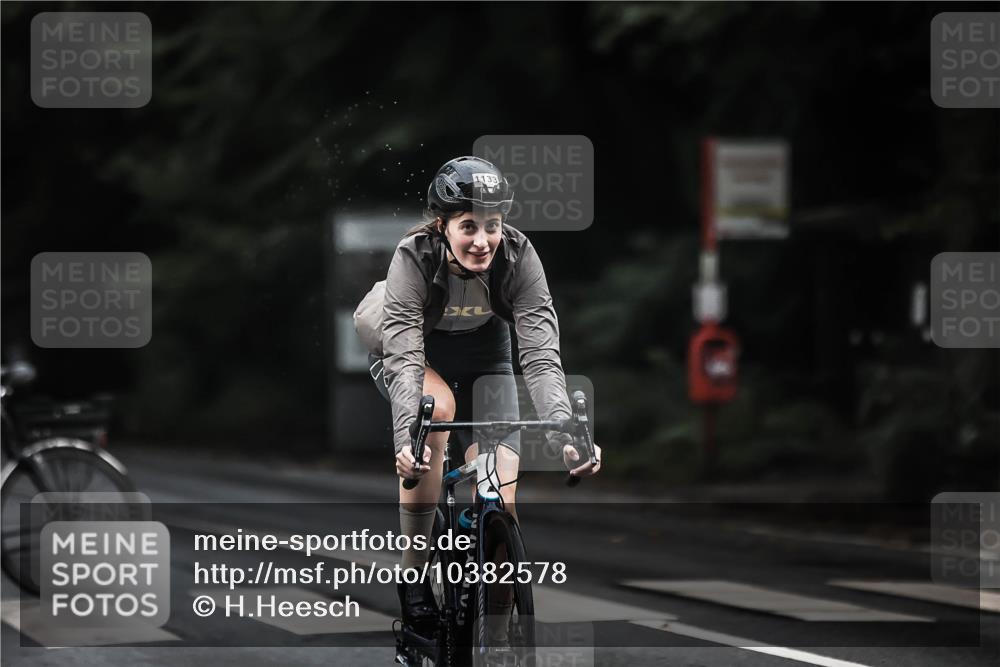 13.09.2026 - Stadtparktriathlon H.Heesch http://msf.ph/oto/10382578 13.09.2026 12:29:56 Radfahren 971, 983, 1068, 1133, 1136, 1154, 1176 meine-sportfotos.de