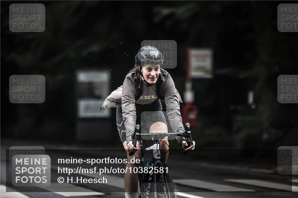 13.09.2026 - Stadtparktriathlon H.Heesch http://msf.ph/oto/10382581 13.09.2026 12:29:56 Radfahren 971, 983, 1068, 1133, 1136, 1154, 1176 meine-sportfotos.de