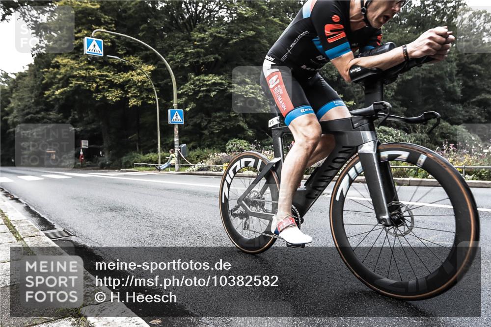 13.09.2026 - Stadtparktriathlon H.Heesch http://msf.ph/oto/10382582 13.09.2026 11:10:08 Radfahren 679 meine-sportfotos.de