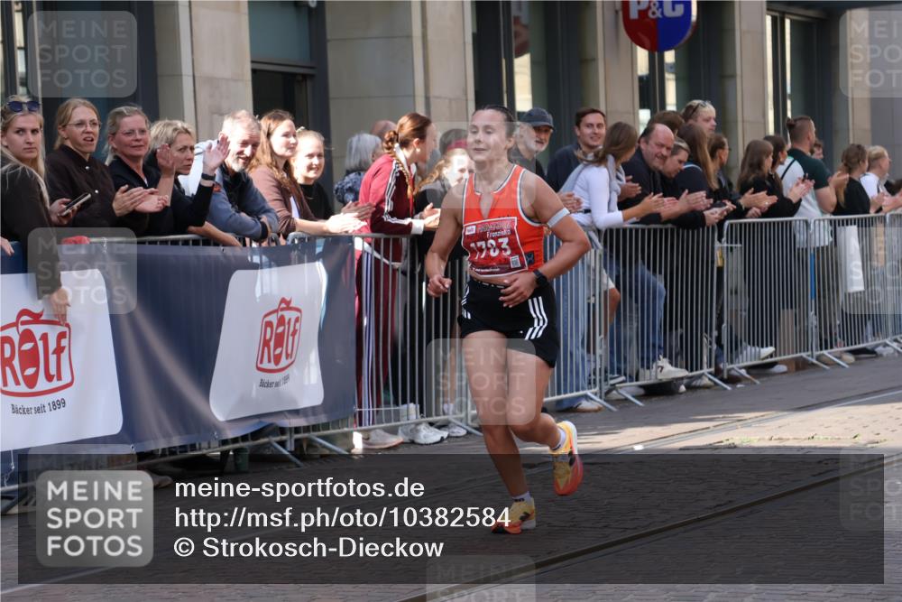 13.09.2026 - 21. swb-Marathon Bremen Strokosch-Dieckow http://msf.ph/oto/10382584 13.09.2026 12:47:53 Ziel 358, 447, 875, 991, 1161, 1783 meine-sportfotos.de