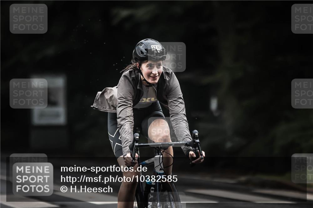 13.09.2026 - Stadtparktriathlon H.Heesch http://msf.ph/oto/10382585 13.09.2026 12:29:56 Radfahren 971, 983, 1068, 1133, 1136, 1154, 1176 meine-sportfotos.de