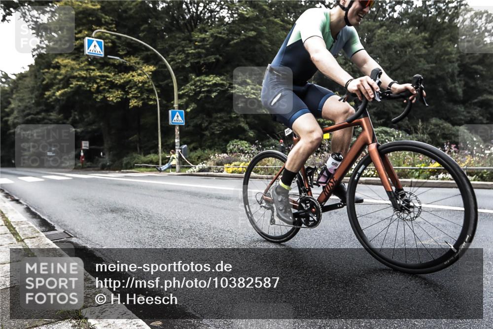 13.09.2026 - Stadtparktriathlon H.Heesch http://msf.ph/oto/10382587 13.09.2026 11:10:12 Radfahren 557 meine-sportfotos.de
