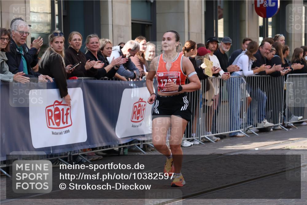 13.09.2026 - 21. swb-Marathon Bremen Strokosch-Dieckow http://msf.ph/oto/10382597 13.09.2026 12:47:54 Ziel 358, 447, 875, 991, 1161, 1783 meine-sportfotos.de