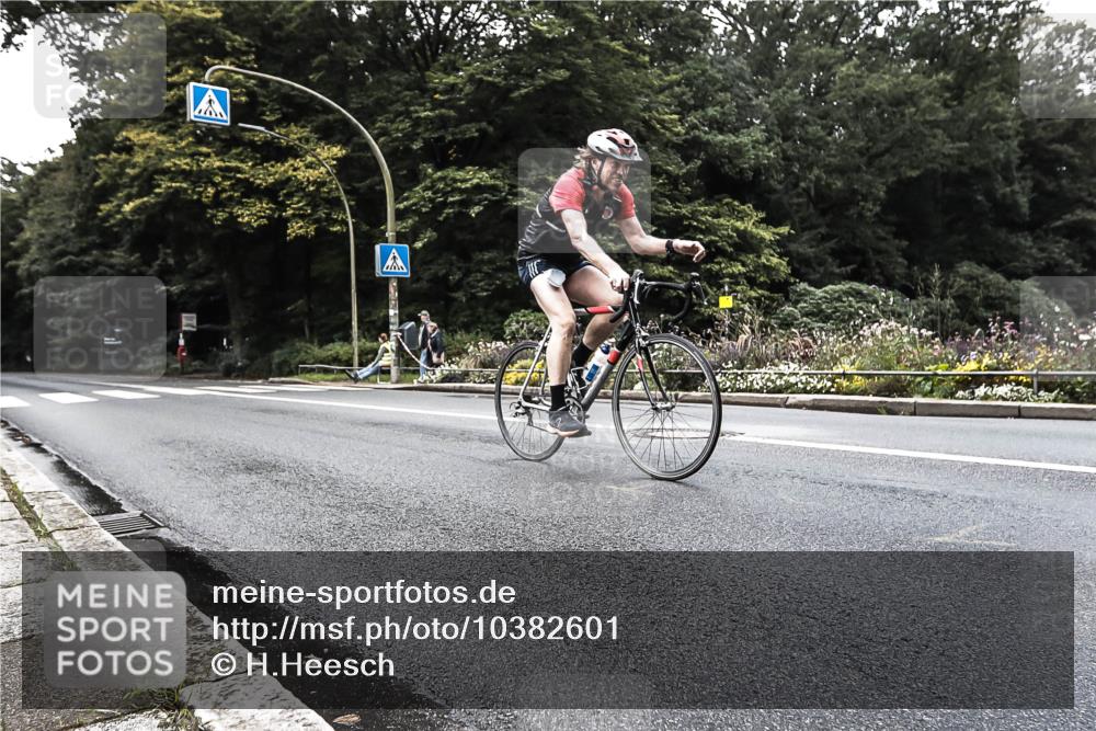 13.09.2026 - Stadtparktriathlon H.Heesch http://msf.ph/oto/10382601 13.09.2026 11:10:24 Radfahren 430, 572, 706 meine-sportfotos.de