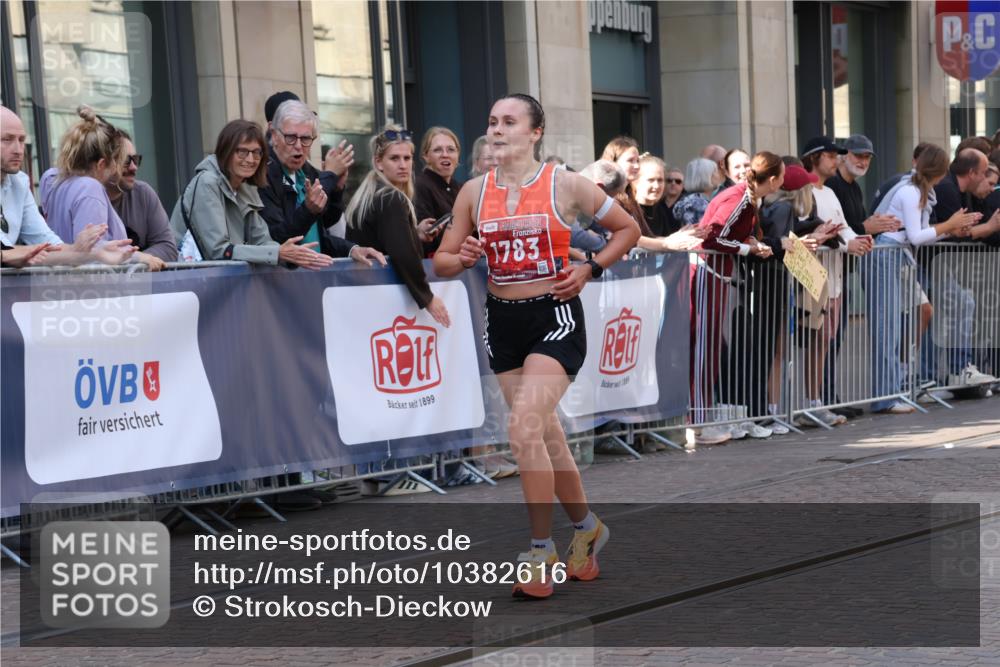 13.09.2026 - 21. swb-Marathon Bremen Strokosch-Dieckow http://msf.ph/oto/10382616 13.09.2026 12:47:54 Ziel 358, 447, 875, 991, 1161, 1783 meine-sportfotos.de