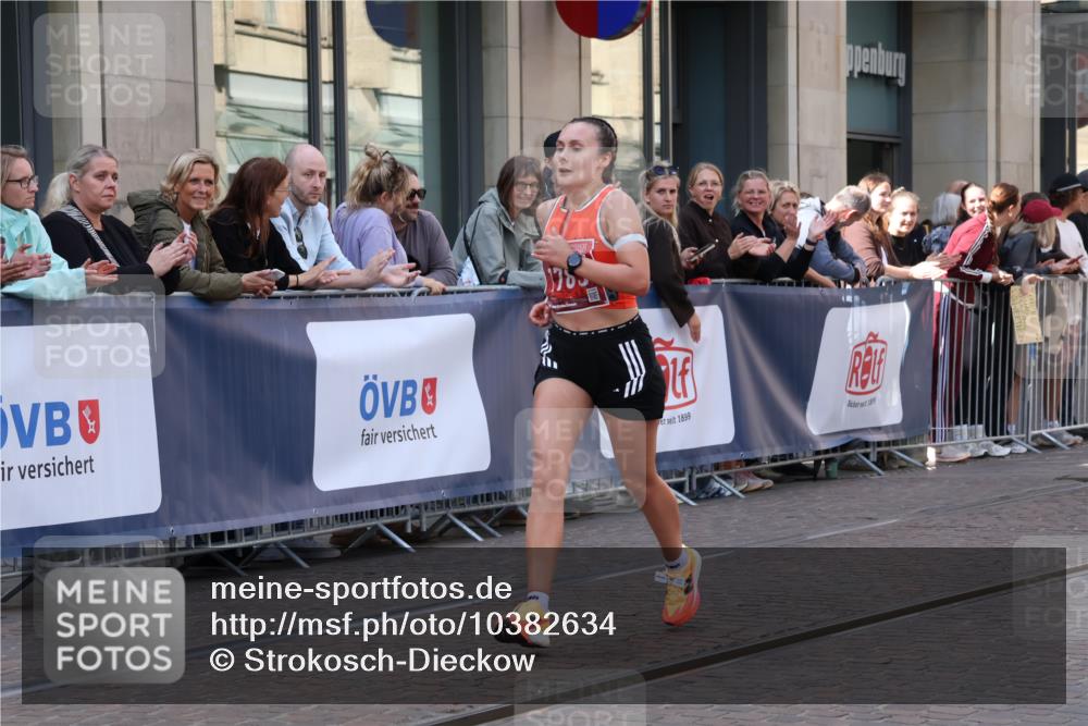 13.09.2026 - 21. swb-Marathon Bremen Strokosch-Dieckow http://msf.ph/oto/10382634 13.09.2026 12:47:54 Ziel 358, 447, 875, 991, 1161, 1783 meine-sportfotos.de