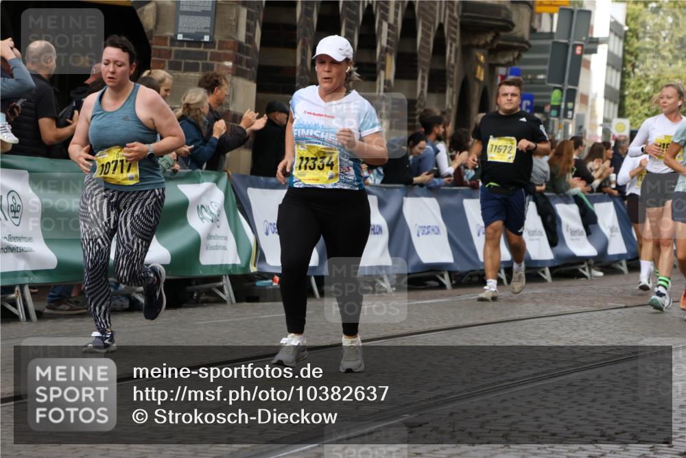 13.09.2026 - 21. swb-Marathon Bremen Strokosch-Dieckow http://msf.ph/oto/10382637 13.09.2026 11:05:31 Ziel 10370, 10411, 10465, 10576, 10697, 10718, 10800, 10802, 10850, 10975, 10995, 11102, 11105, 11157, 11218, 11281, 11326, 11584, 11616, 11722, 11900, 12002, 12011, 12064, 12079, 12080, 12099, 12335, 10168, 10238, 10259, 10260, 10457, 10864, 11024, 11520, 11724, 11791, 11892, 11947, 12156, 12273, 12362, 12501, 12773 meine-sportfotos.de
