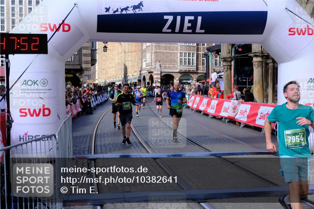 13.09.2026 - 21. swb-Marathon Bremen Tim E. http://msf.ph/oto/10382641 13.09.2026 13:18:41 Ziel 1146, 1419, 2055, 5307, 5460, 6293, 6294, 6818, 7491, 7731, 7954, 8404, 8872, 9019, 9275, 10065, 13150 meine-sportfotos.de